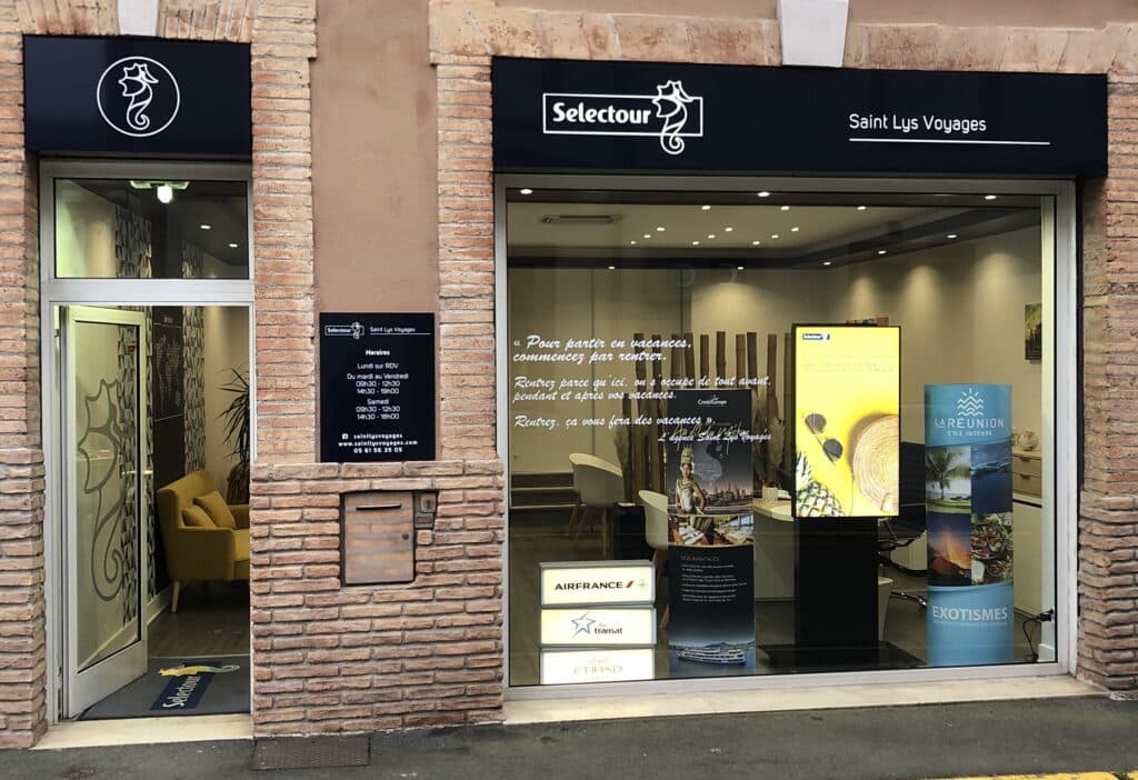 SAINT LYS VOYAGES