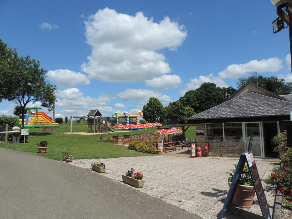 CAMPING LE BOIS FLEURI