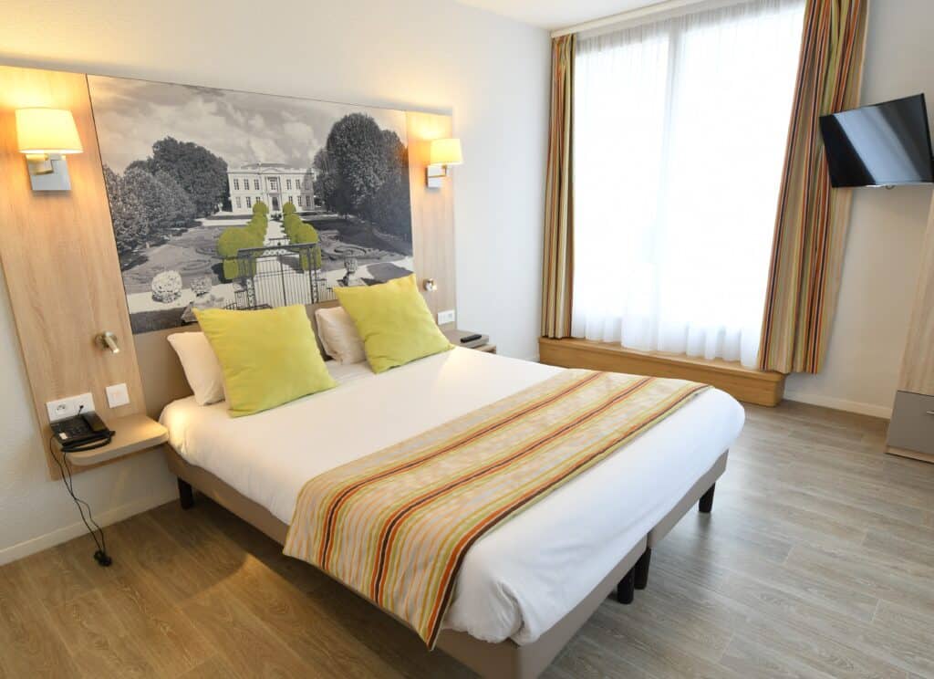 APPART-HOTEL MER & GOLF CITY BORDEAUX BASSINS A FLOT